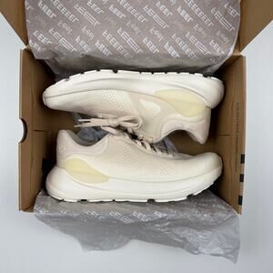 Lululemon Women’s Beyondfeel Running Shoe 9